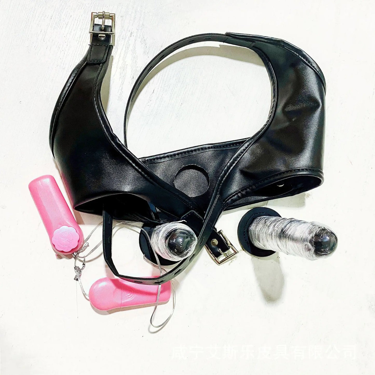 Restraint or cuff detail on bondage set