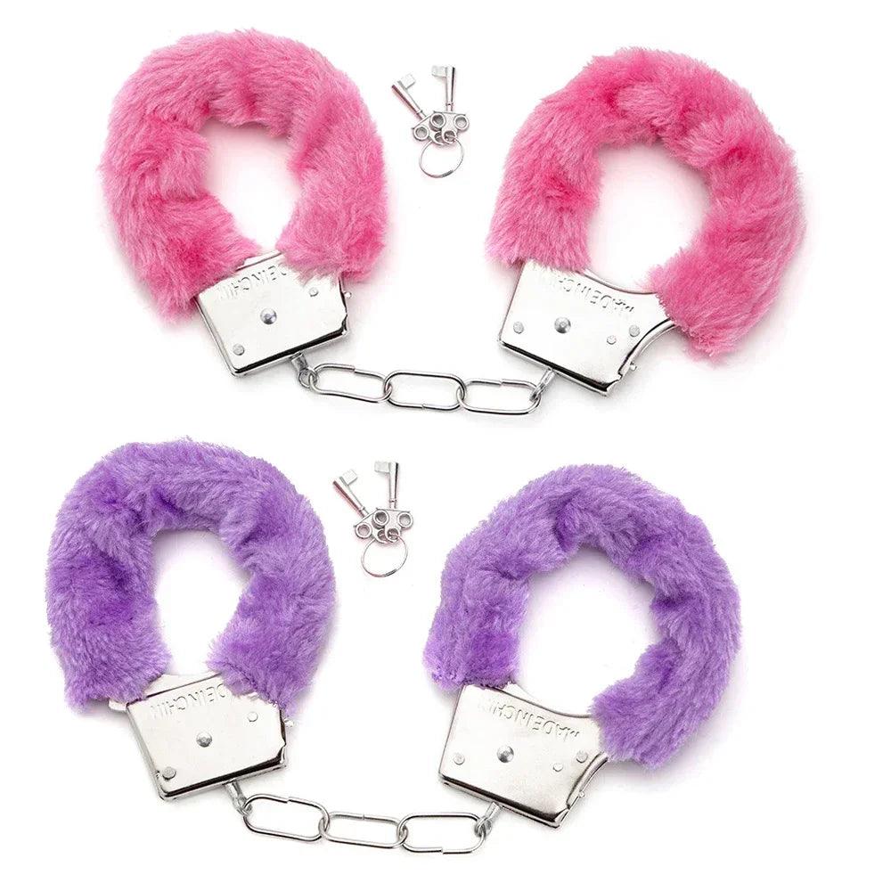 Hardware detail   D-rings, buckles, clasps