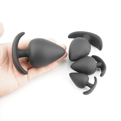 Size comparison of large silicone plug