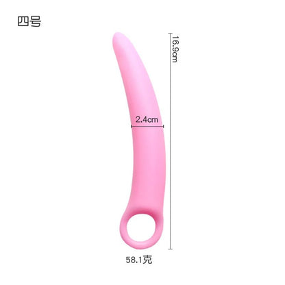 Size comparison of crescent silicone plug