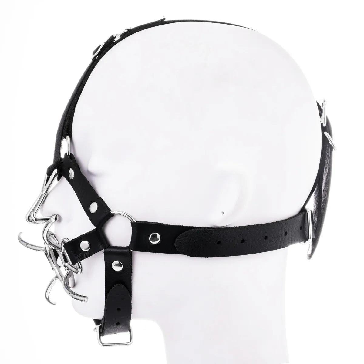 Adjustable buckle or closure detail
