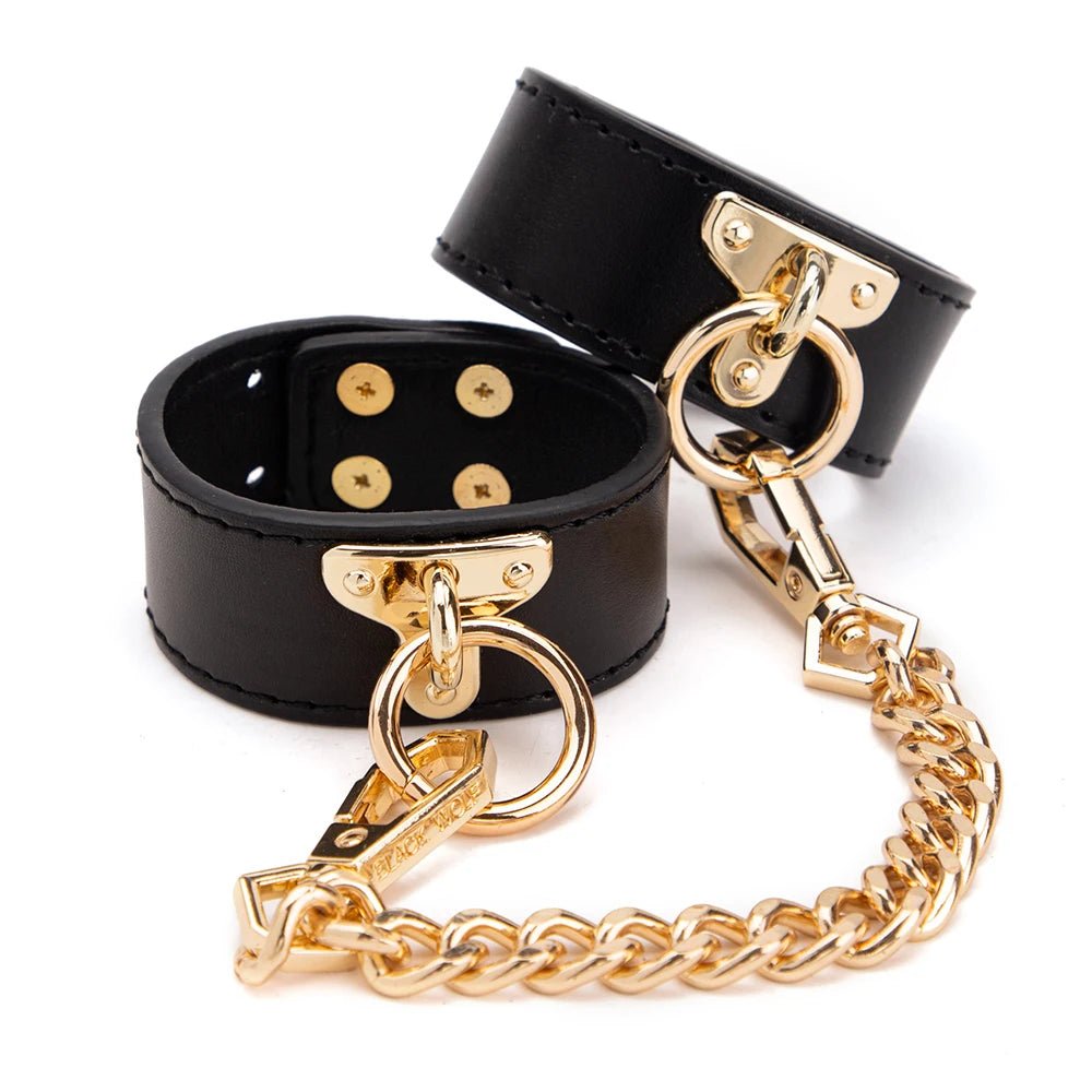 Restraint or cuff detail on bondage set